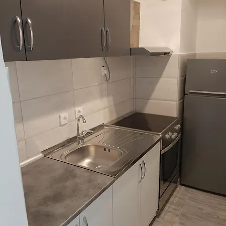 Andrea Apartmenat Apartment *